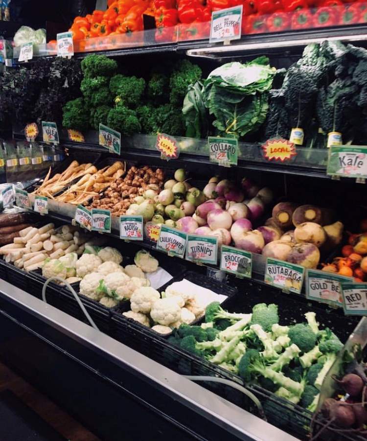 bulk and package-free produce aisle.